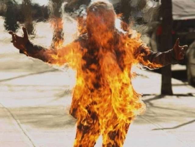 Πυρπολήθηκε για να σώσει τον γιο του