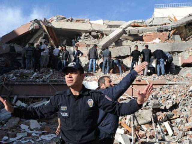 Στους 570 οι νεκροί από τον σεισμό στην Τουρκία