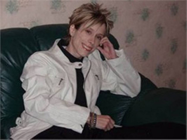 Γυναίκα με τα πόδια γίγας