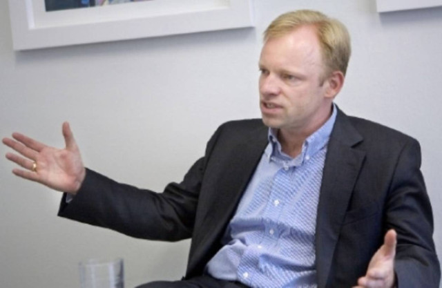 Φουστ: «Θα χρειαστείτε και νέο κούρεμα»