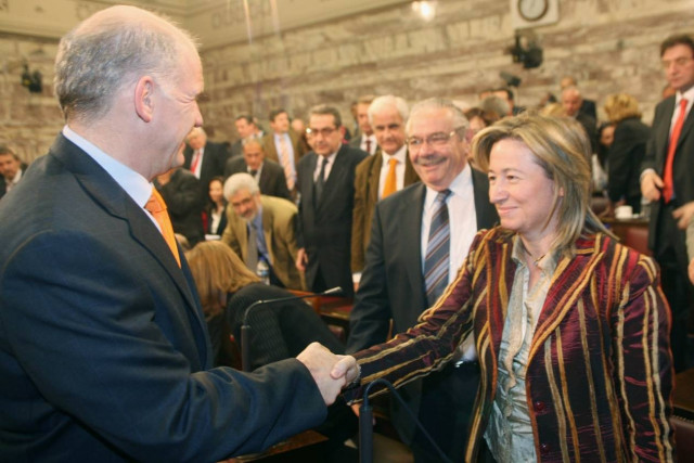 Τον μηνύει επειδή της έκανε κριτική στο Facebook