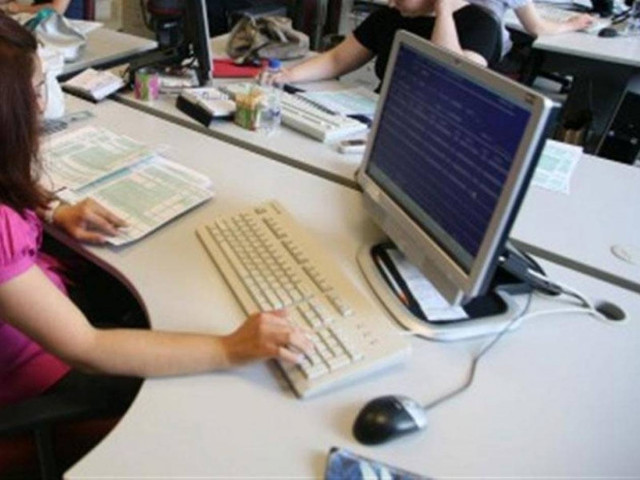 Ώρα εφεδρείας για χιλιάδες δημοσίους υπαλλήλους