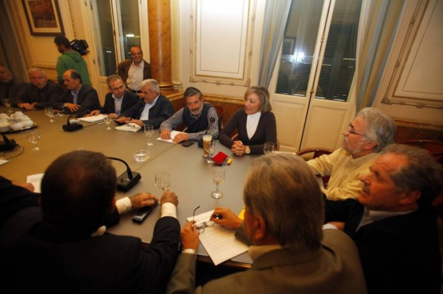 Χωρίς αποφάσεις η κοινή συνεδρίαση ΓΣΕΕ - ΑΔΕΔΥ