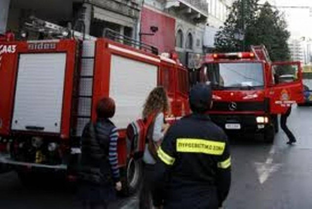 Φωτιά σε κατάστημα ψιλικών