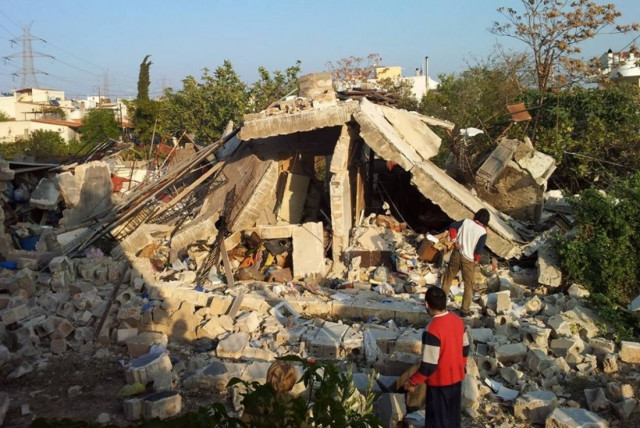 Κατέρρευσε μονοκατοικία, φόβοι για εγκλωβισμένο