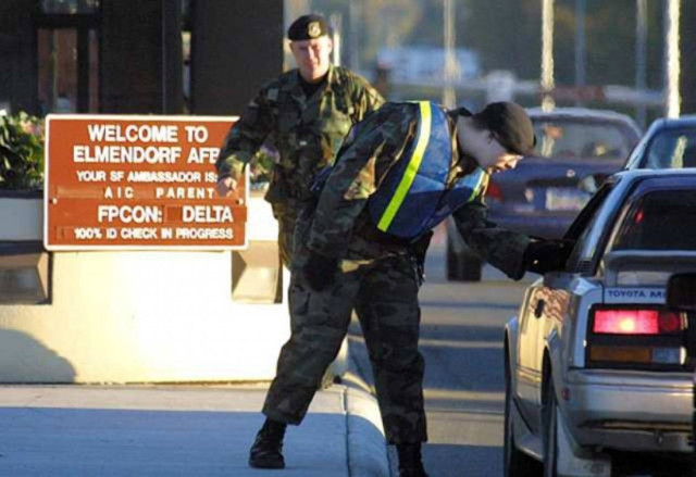 Σύλληψη στρατιωτικού για κατασκοπεία