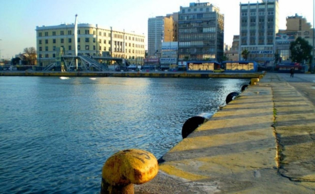 Τραυματισμός Λιμενικού στο λιμάνι του Πειραιά