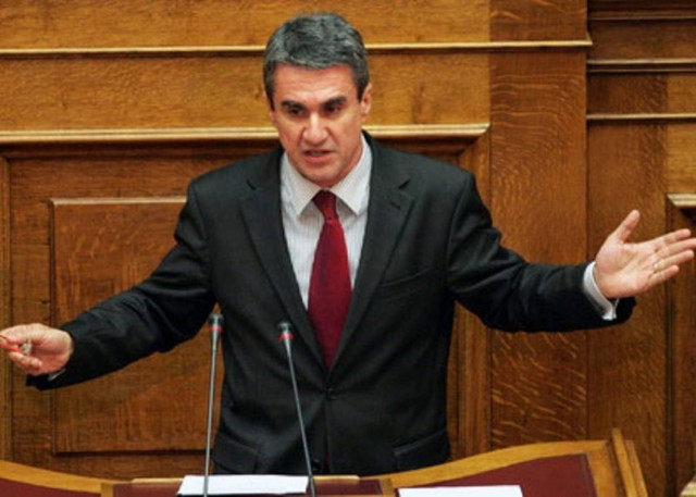 Πολιτικά παιχνίδια καταγγέλλει ο Λοβέρδος