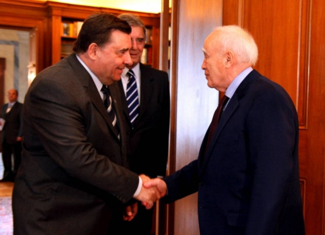 Αναβλήθηκε η συνάντηση Καρατζαφέρη - Παπούλια