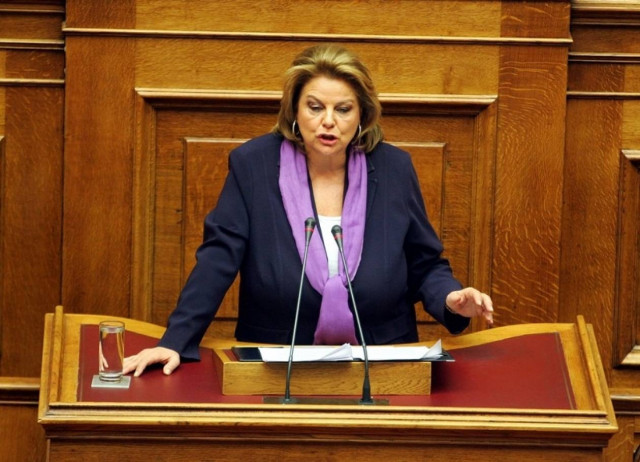 Λ. Κατσέλη: Τα τίναξε όλα στον αέρα ο Γ. Παπανδρέου