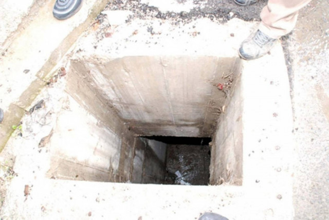 Μητέρα έπεσε με το παιδί της σε φρεάτιο