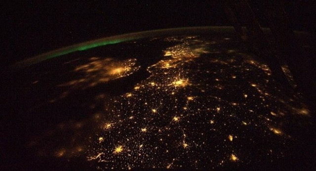 «Κι αν οι εξωγήινοι ανάβουν τα... φώτα τη νύχτα;»