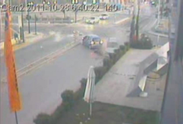 Βίντεο-σοκ, νεαρός εκσφενδονίζεται από τη μηχανή του!