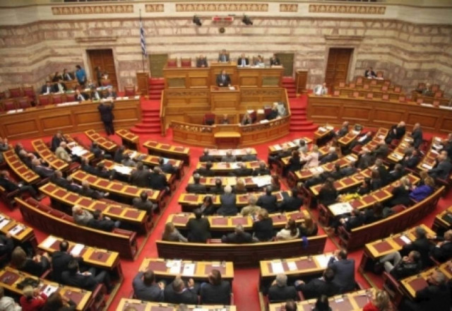 «Ναι» από Βάσω, Λούκα, Ανδρουλάκη