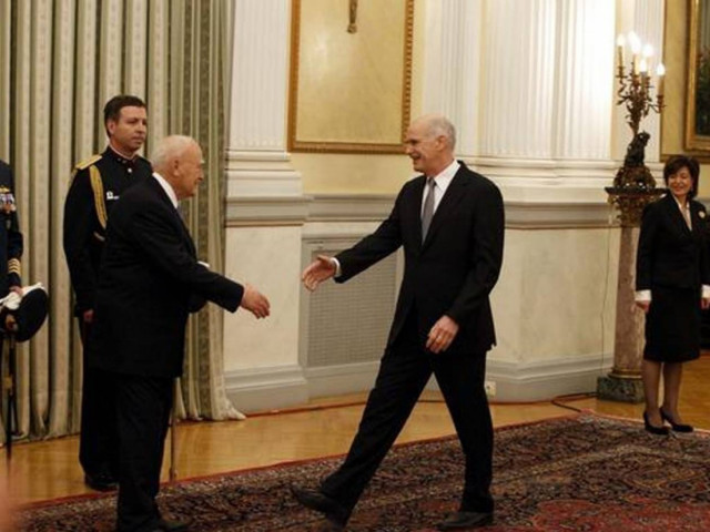 H συνάντηση Παπανδρέου με Παπούλια στις 12 το μεσημέρι