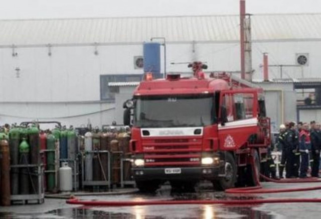 Πυρκαγιά σε εργοστάσιο ελαστικών στην Πάτρα