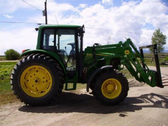 Καταπλακώθηκε από τρακτέρ