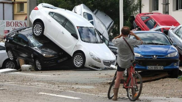 Φονικές καταιγίδες σαρώνουν τη νότια Γαλλία