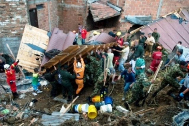 Δέκα νεκροί ώς τώρα από τις κατολισθήσεις στην Κολομβία