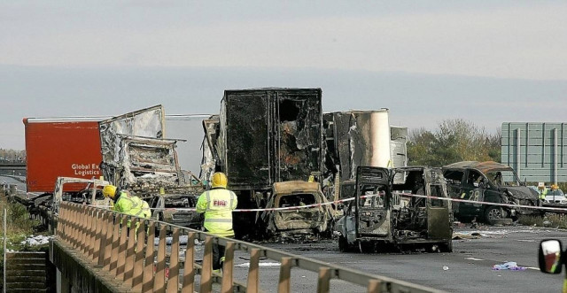 Ψάχνουν τα αίτια της φονικής καραμπόλας στη Βρετανία