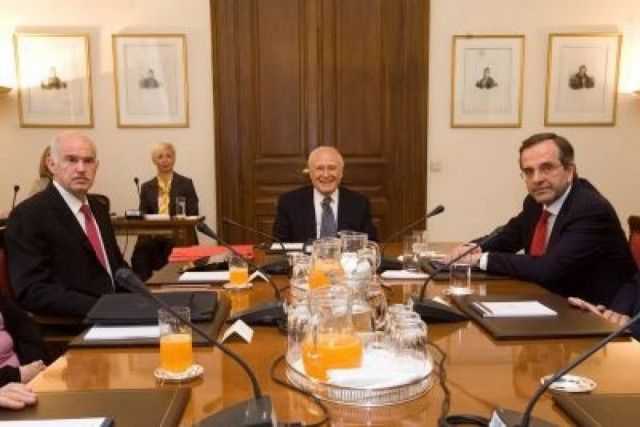 Στις 20:30 η συνάντηση Παπούλια με Παπανδρέου και Σαμαρά