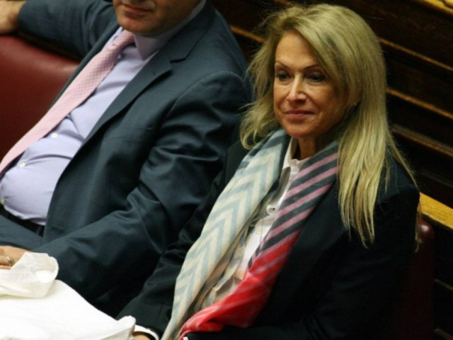 Α.Νταλάρα: Τρέχαμε σαν χαρτογιακάδες για να μπουν άλλοι;