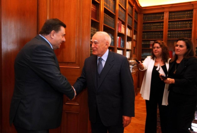 Καρατζαφέρης: «Χαμπέμους Παπαντίμους»