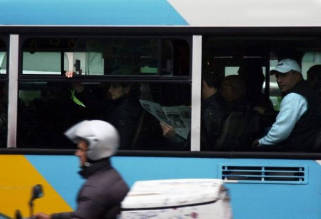 Καραμπόλα τριών οχημάτων με λεωφορείο επί της Συγγρού