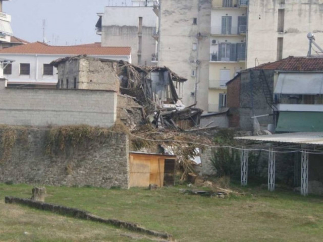 Κατέρρευσε μονοκατοικία στα Τρίκαλα