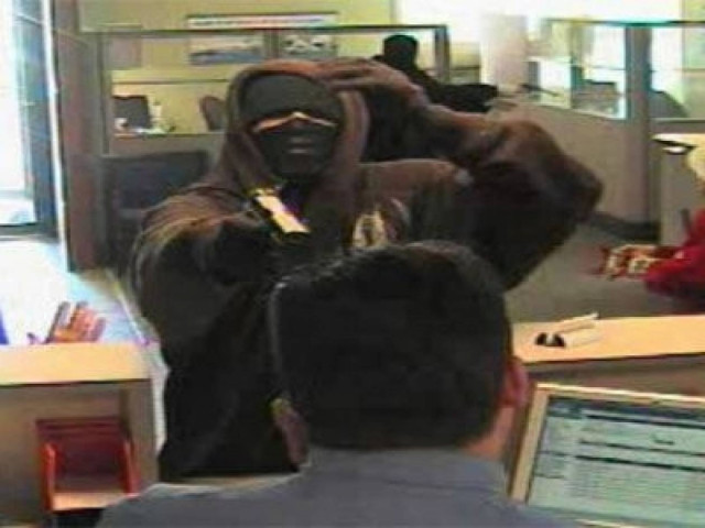 Λήστεψαν μίνι μάρκετ στη Γλυφάδα