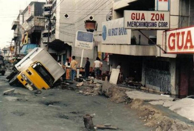Σοβαρές ζημιές από το σεισμό στις Φιλιππίνες