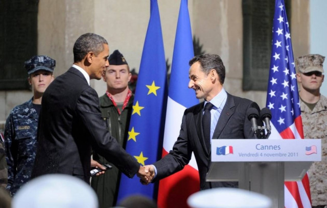 Η ελληνική κρίση «ανεβάζει» τον Σαρκοζί