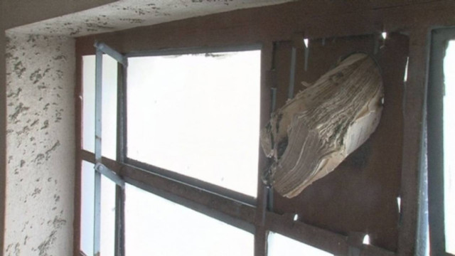 Κλείνουν τρύπες με … βιβλία αξίας!