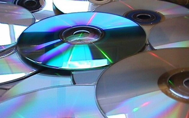 Είχε παράνομα στην κατοχή του όλη την... δισκογραφία