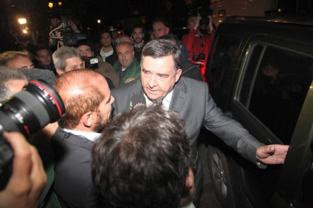 Παρών ο Καρατζαφέρης στην αυριανή σύσκεψη