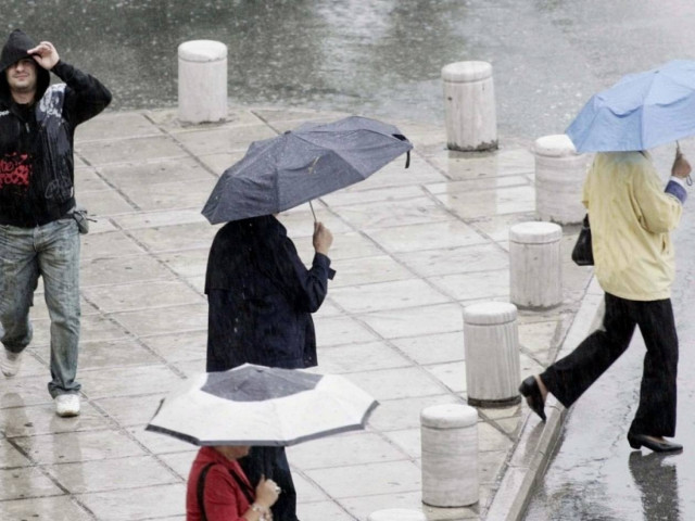 Μικρή πτώση της θερμοκρασίας με βροχές