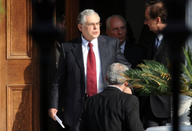 Λ. Παπαδήμος: «Εγγύηση η παραμονή της χώρας στο ευρώ»