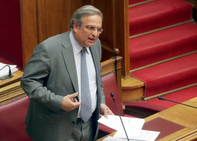 Παπαθανασίου: Σερνόμαστε 4 μήνες για λόγους ενδοπασοκικούς