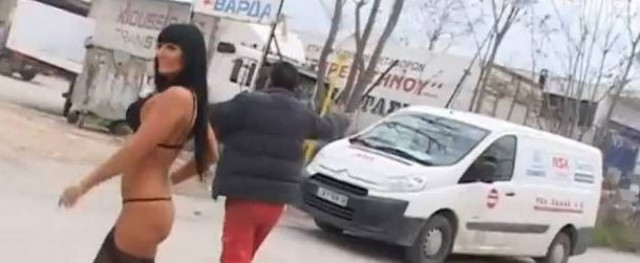 Γύριζαν πορνό σε χώρο στάθμευσης φορτηγών