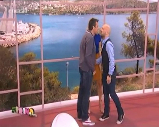 Ο Μουτσινάς, ο «σύζυγος» και το «φιλί του Ιούδα»!