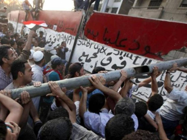 Σύροι κατέστρεψαν  την πρεσβεία της Σαουδικής Αραβίας στη Δαμασκό