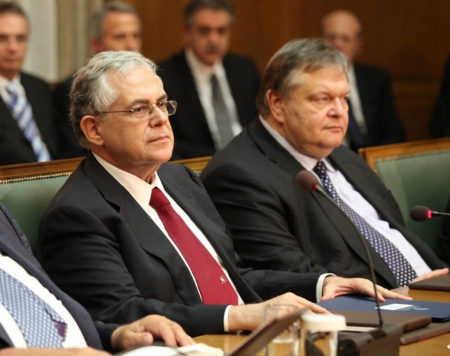 Συνάντηση Βενιζέλου-Παπαδήμου στο Μέγαρο Μαξίμου