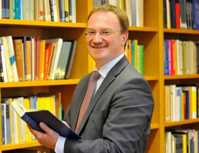 Λ. Φέλντ: Το ελληνικό χρέος δεν είναι βιώσιμο ούτε μετά το «κούρεμα»