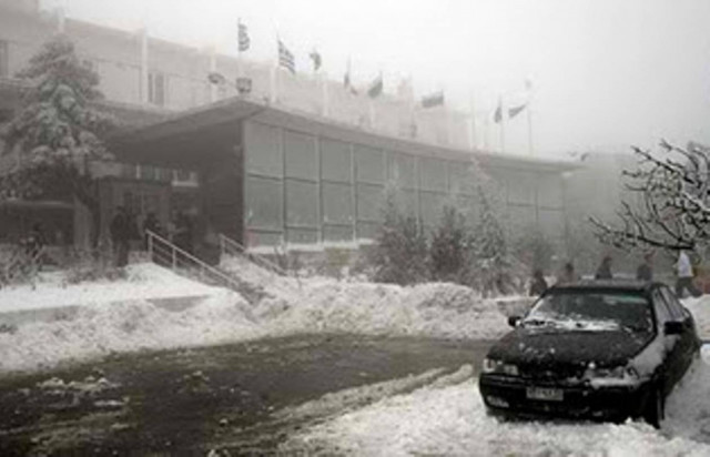 Διεκόπη η κυκλοφορία στην Πάρνηθα