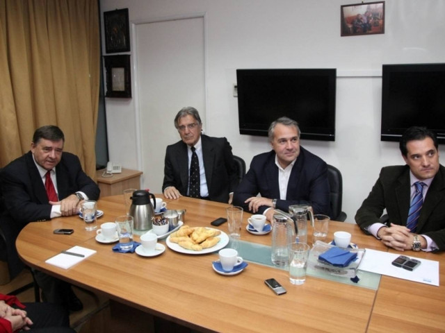 Οδηγίες Καρατζαφέρη στα κυβερνητικά στελέχη του ΛΑ.Ο.Σ