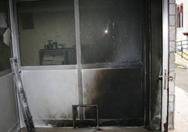 Μολότοφ σε εφορία