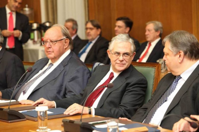 Άρχισαν τα «μη» στην κυβέρνηση Παπαδήμου