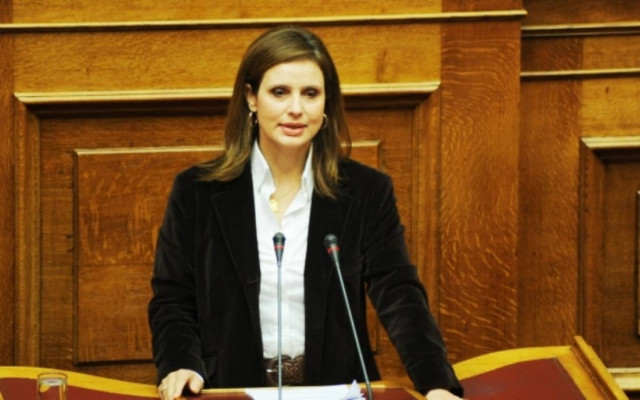 Κ. Μπατζελή: Να μπουν τα μαχαίρια στα θηκάρια