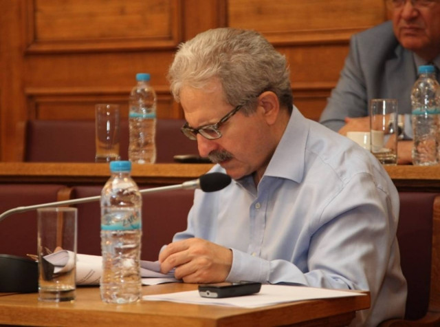 Προτεραιότητα η συγκράτηση της πτώσης