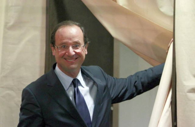 Πανταχόθεν πυρά δέχεται ο Ολάντ